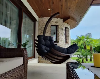 Borovi fenyőből kézzel készített egyedi pihenőszék